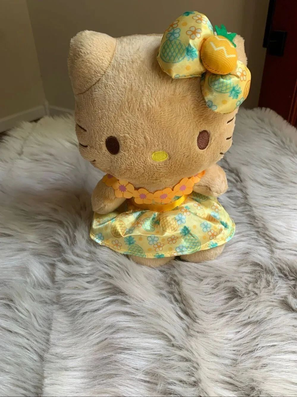 NWT Special Edition Hello Kitty Hawaiian Dole Plantation Plush YELLOW LEI & Dres